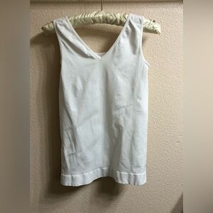 vassarette White V-Neck Sleeveless Tank